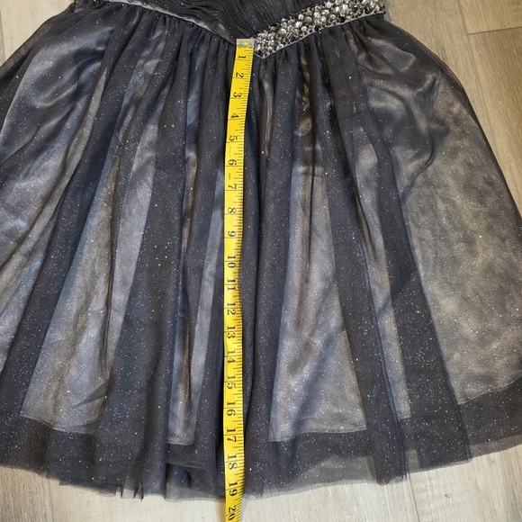 Laura Elegant Gray Strapless Dress - size 6 - Picture 9 of 11